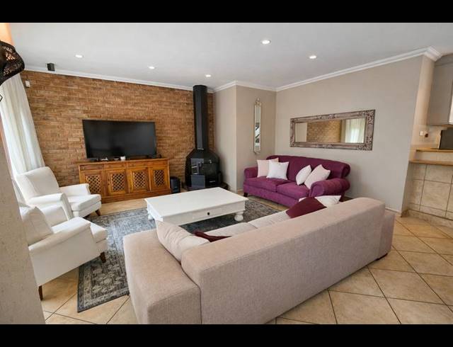 8 BEDROOM HOUSE FOR SALE IN ZWARTKOP